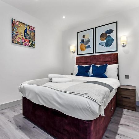 Amazing 2 Bedroom Apartment In Greater Лондон Екстериор снимка
