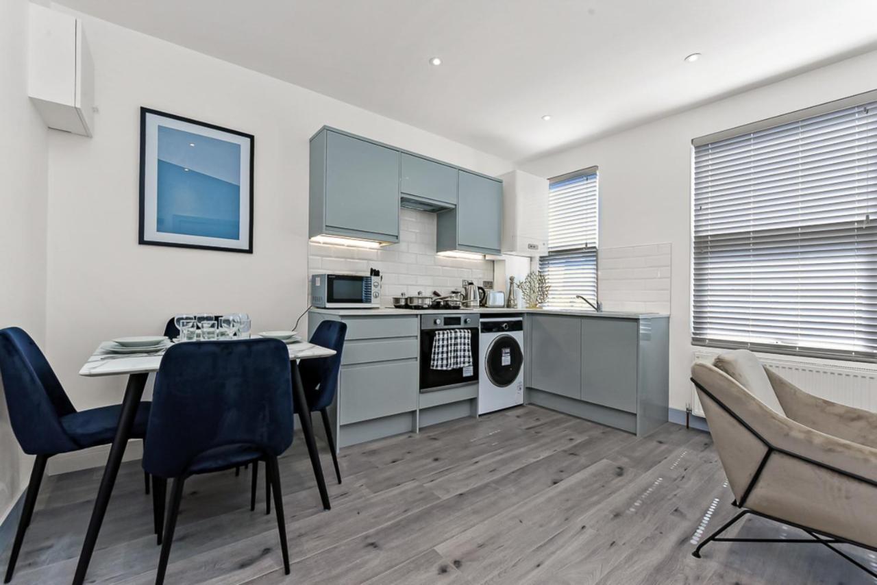 Amazing 2 Bedroom Apartment In Greater Лондон Екстериор снимка