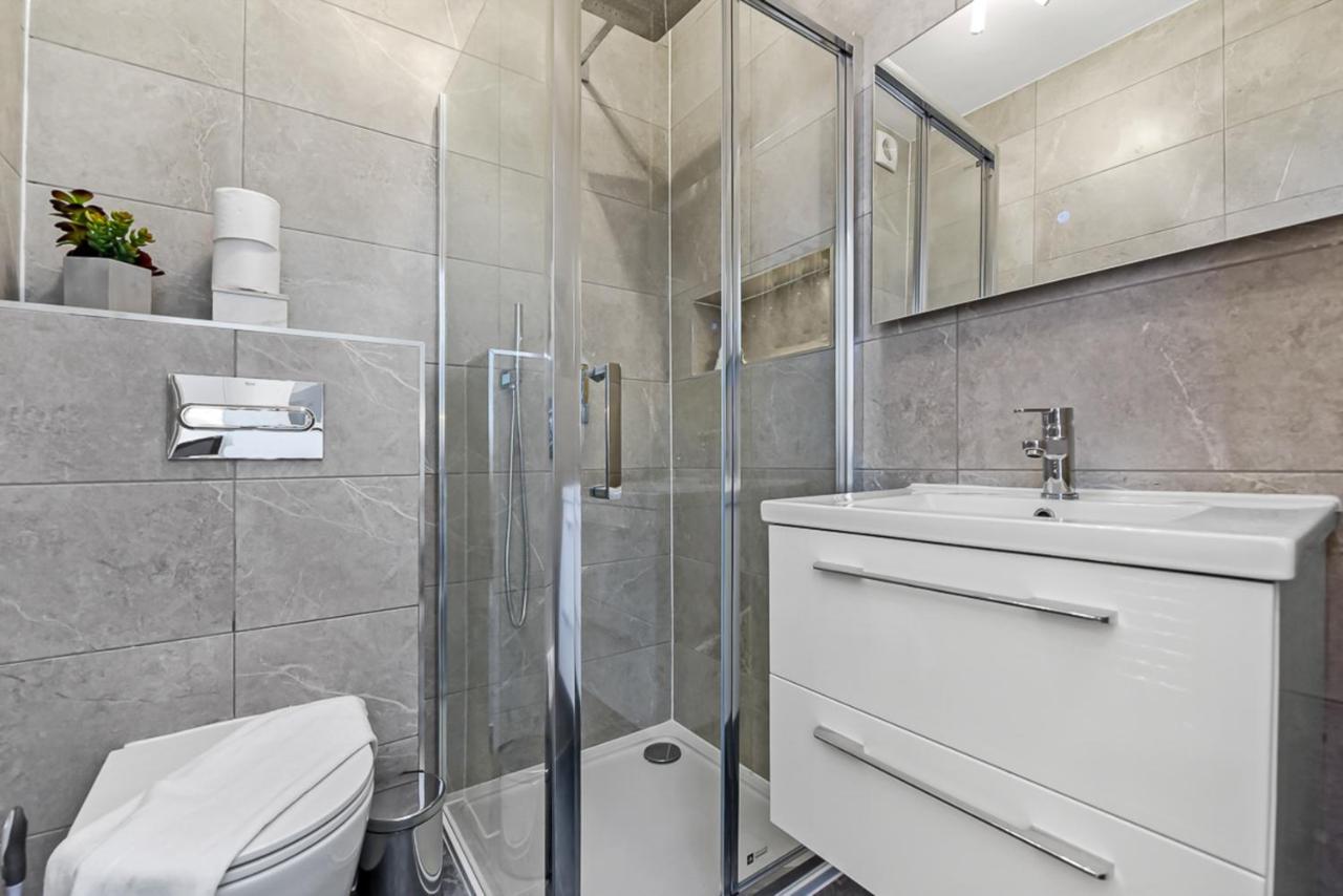 Amazing 2 Bedroom Apartment In Greater Лондон Екстериор снимка